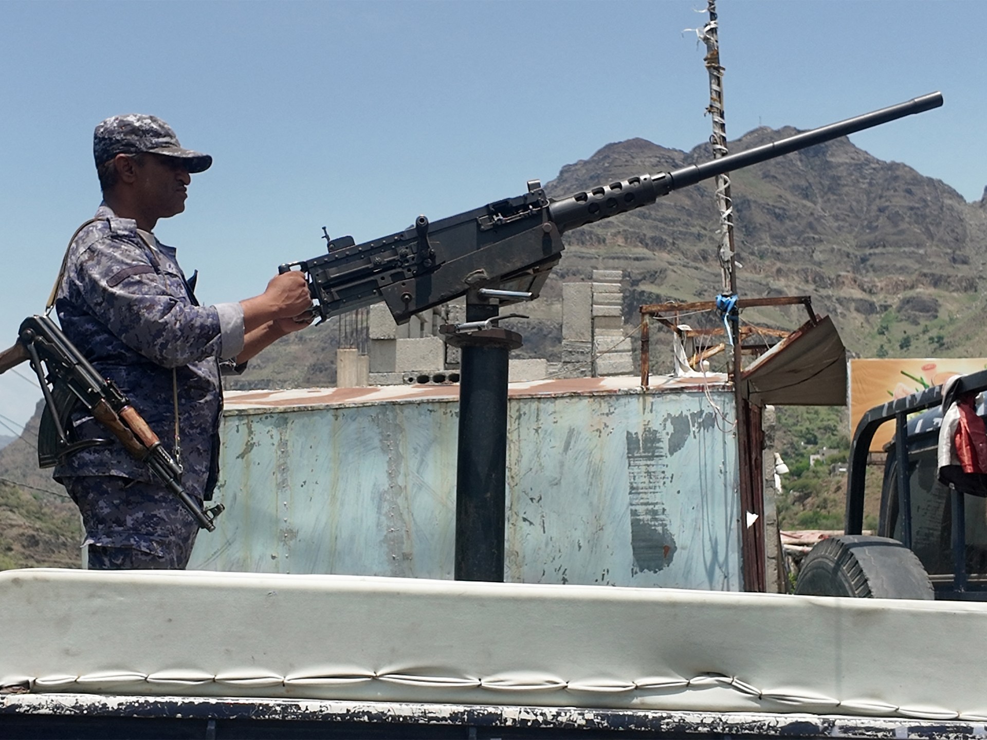 Yemen's government forces gain ground in Taiz amid renewed fighting