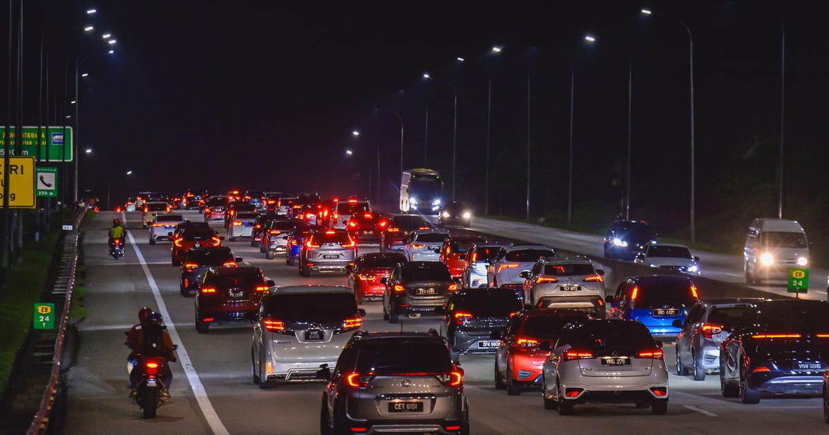 Kesesakan lalu lintas meningkat di lebuh raya utama jelang hujung minggu panjang