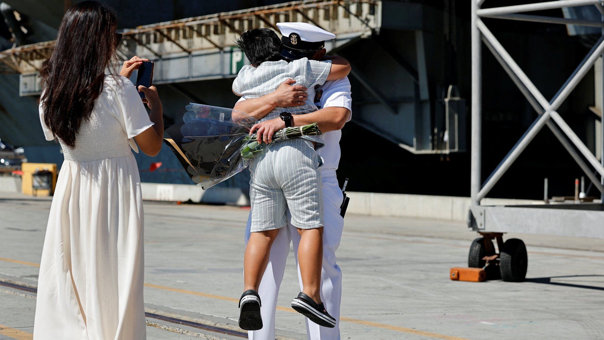 USS Abraham Lincoln completes extended Pacific deployment, returns to San Diego