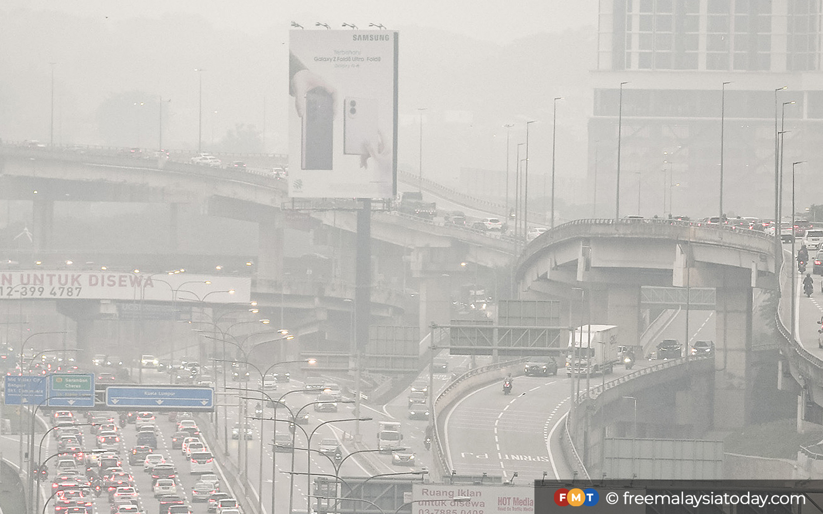 Fifteen Malaysian areas hit by unhealthy air quality levels
