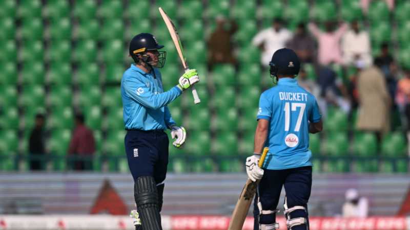 Duckett's 167 powers England to 386 in Lahore ODI