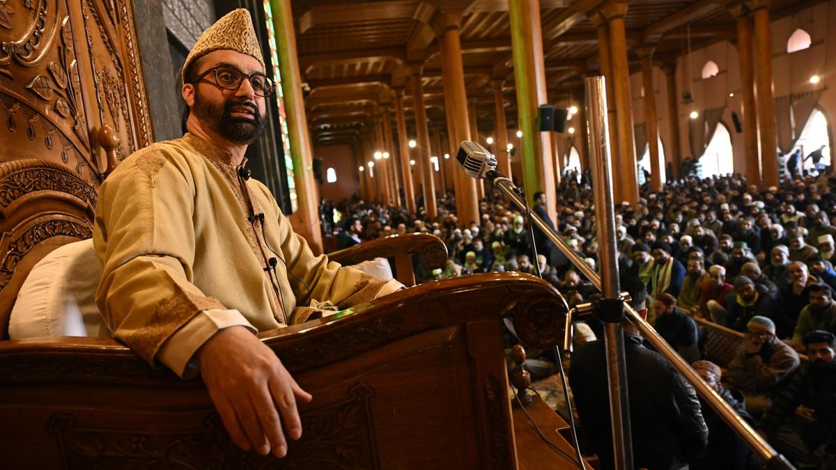 Kashmir's Mirwaiz calls for review of social group bans in J&K