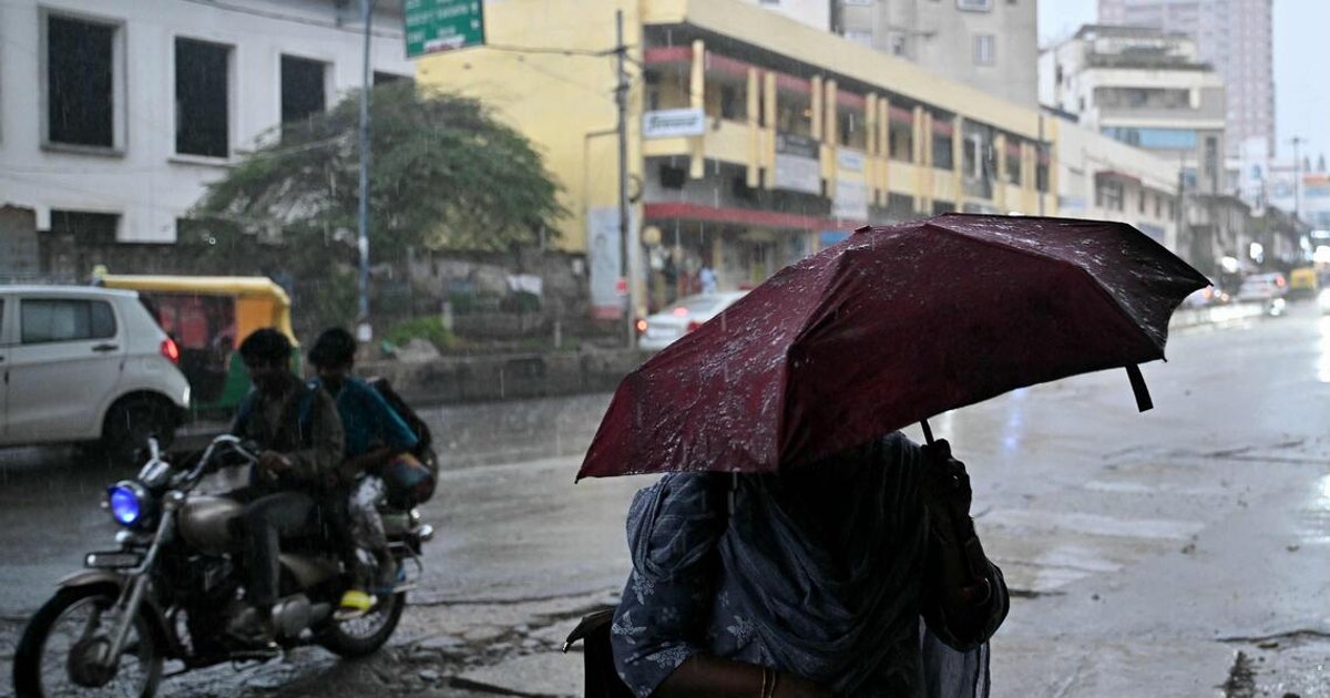 India braces for cyclone as thousands prepare to evacuate eastern coast
