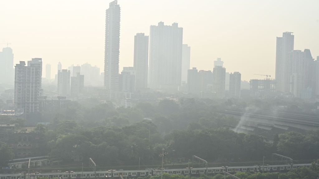 Mumbai's Air Quality Plummets Despite Coastal Location, Rivals Delhi