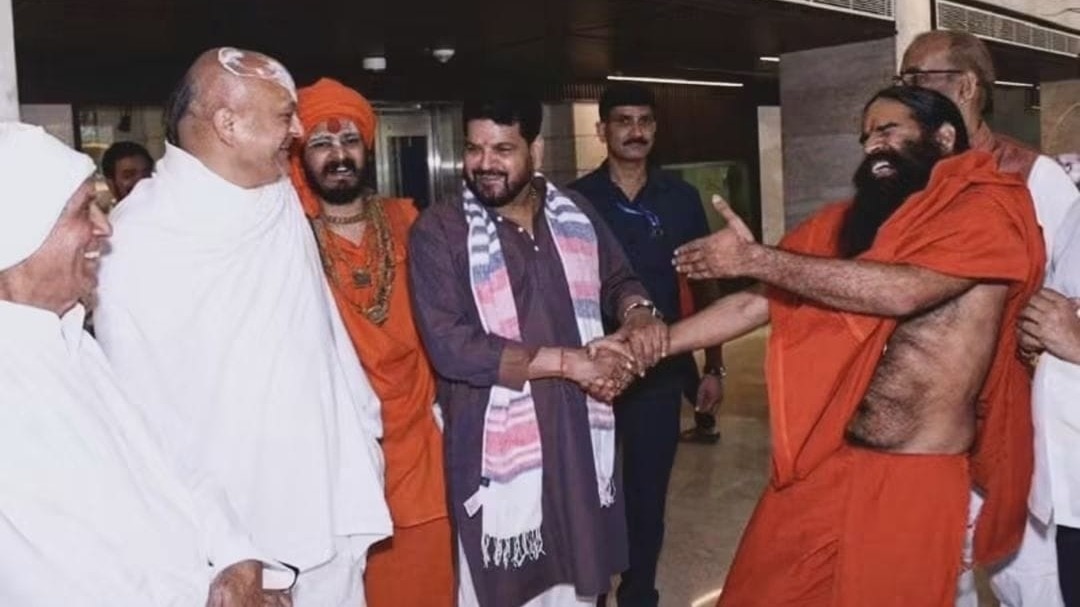 Ramdev, Singh End Four-Year Dispute With New Delhi Peace Talk