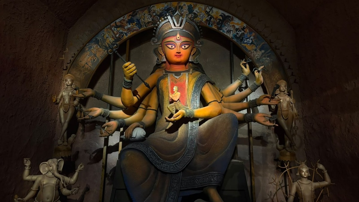 Kolkata honours artist Shanu Lahiri through Durga Puja sculpture revival