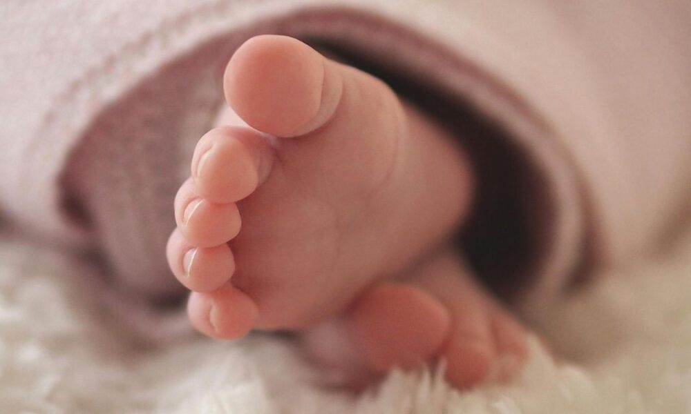 Sri Lankan domestic worker delivers baby aboard Kuwait-bound flight to Colombo