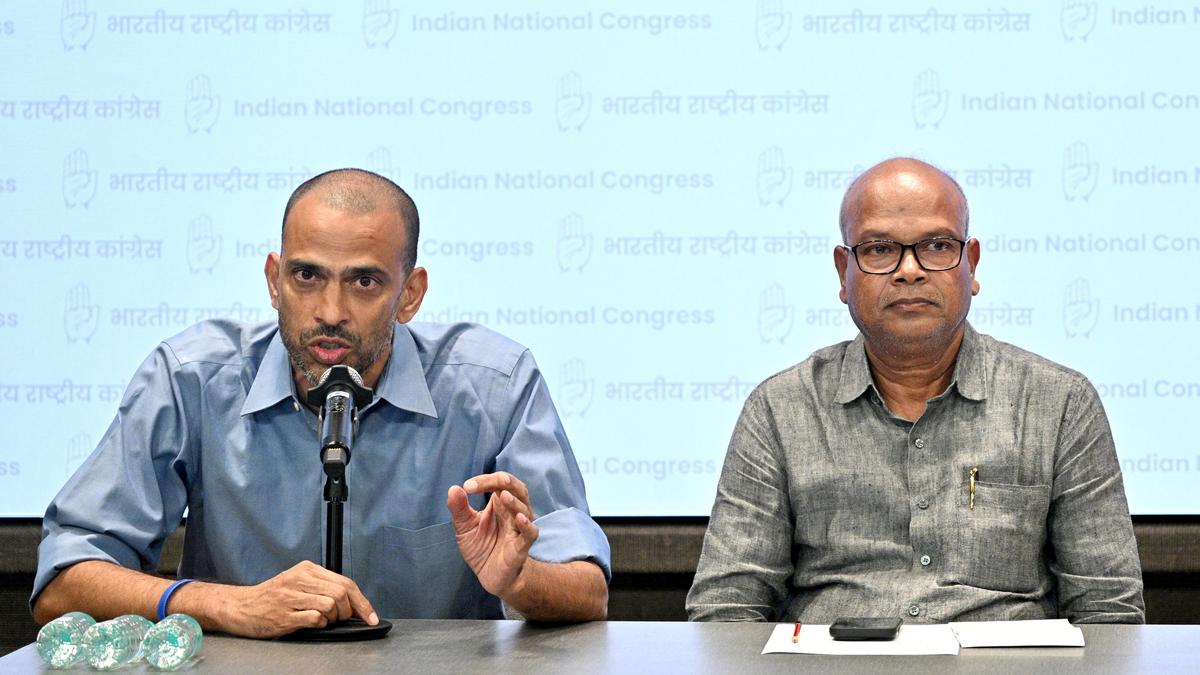 बिहार कांग्रेस नेताओं का दिल्ली में प्रदर्शन, प्रभारी और अध्यक्ष हटाने की मांग