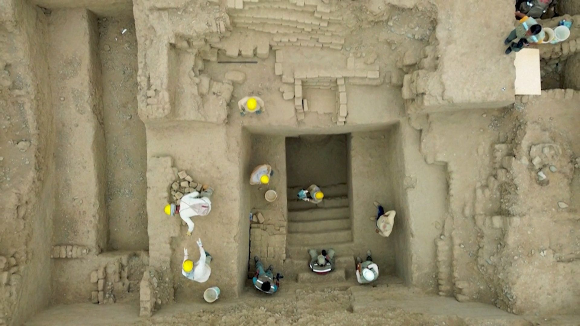 Archaeologists unearth remarkably preserved 600-year-old Chimu tomb in Peru