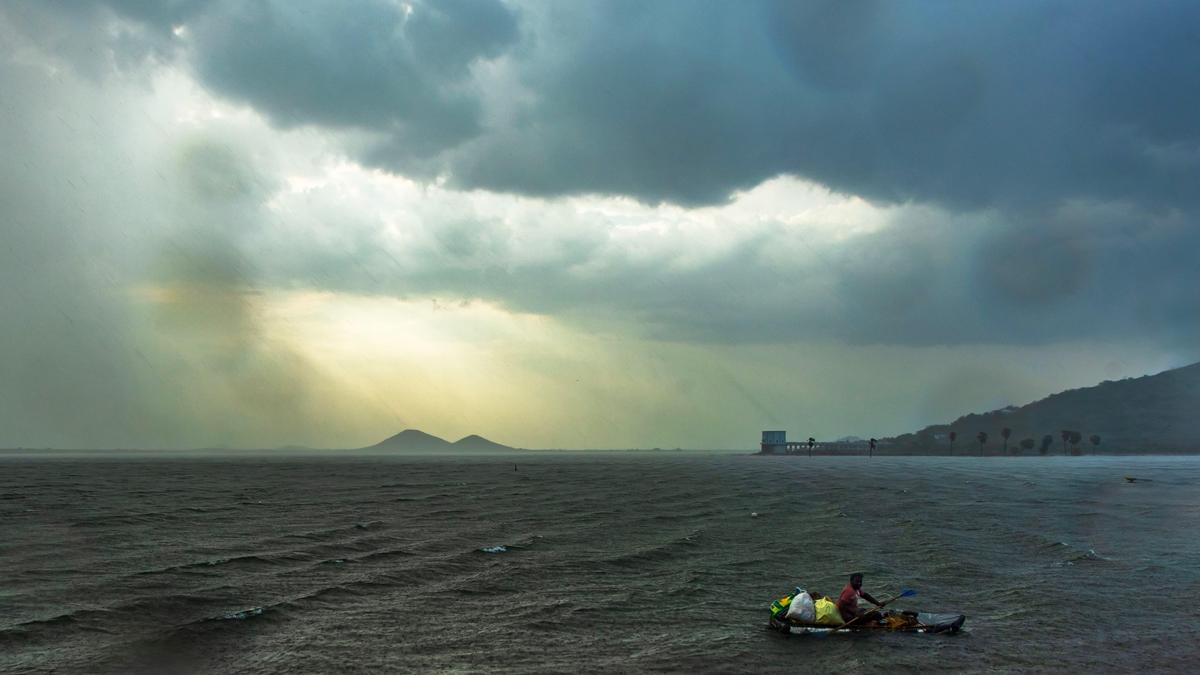 Cyclone set to batter Andhra Pradesh coast on October 28