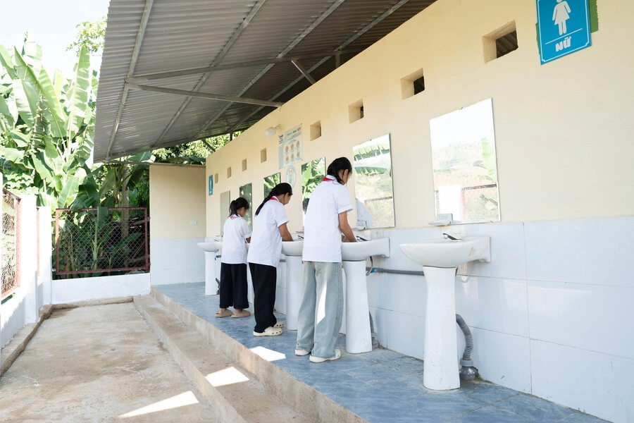 Modern toilet facilities transform sanitation at remote Son La schools