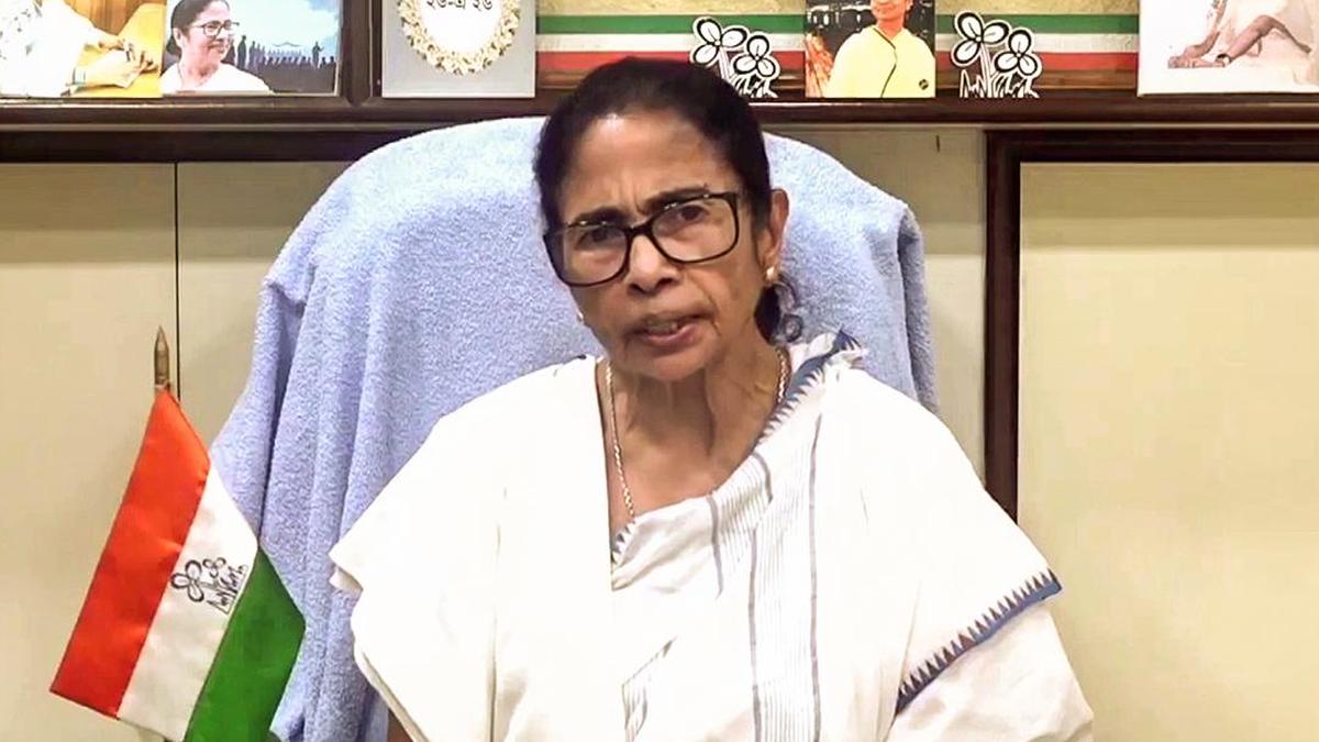 सुवेंदु ने ममता को सड़कों से दूर रखने का वादा किया, TMC अध्यक्ष ने राजनीति से संन्यास लेने से इनकार किया