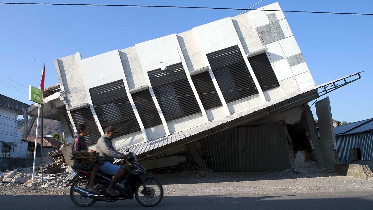 Indonesia earthquake death toll reaches 70 as over 1,500 aftershocks hamper rescue efforts