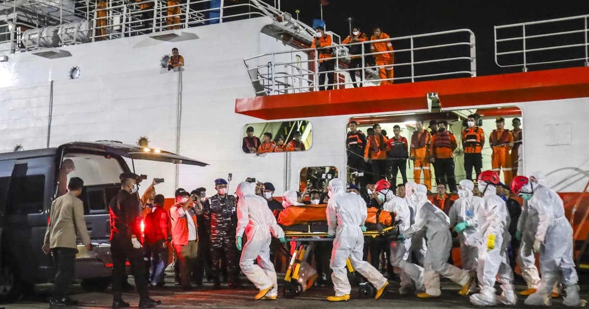 Indonesia Temukan Mayat Lagi dari Kapal Terbalik, 126 Hilang
