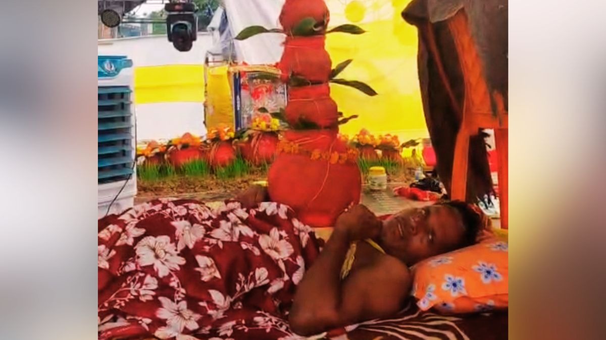 Bihar devotee performs nine-day Navratri ritual without water, nine urns on chest