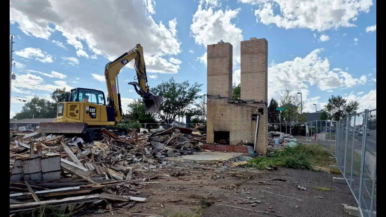 Historic Twin Chimneys motel demolished after nearly 90 years