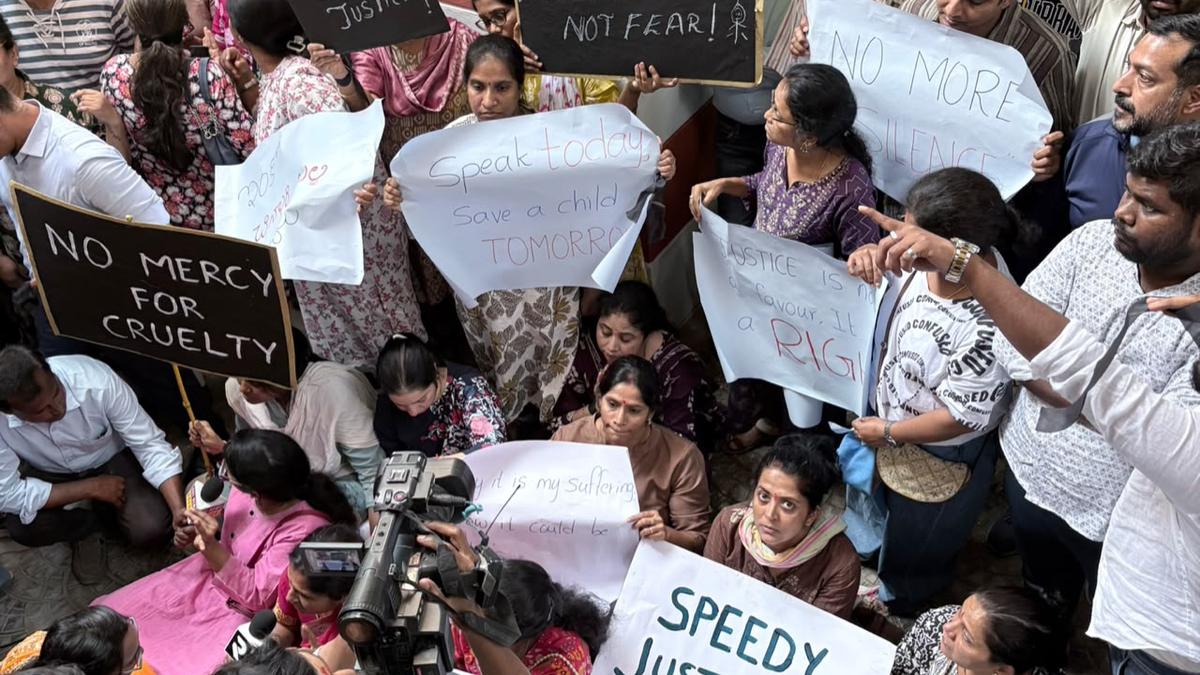 कोकरूर में लड़की की हत्या: परिवार और निवासियों ने तेज़ सुनवाई की मांग की