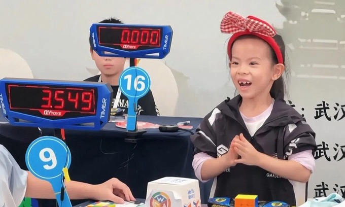 Six-year-old Chinese girl sets women's Rubik's Cube world record