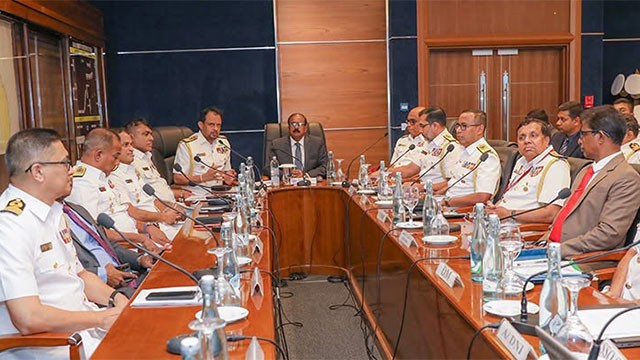Deputy Defence Minister inspects Navy's maritime security efforts