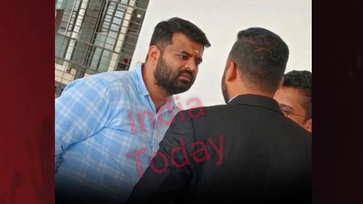 प्रज्वल रेवन्ना को बेलगावी ट्रांसफर के बीच वापस लाया गया