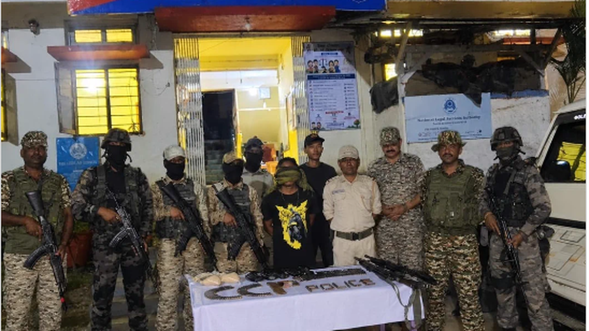 मणिपुर में सांप्रदायिक संघर्ष के बीच हथियार और गोला-बारूद जब्त