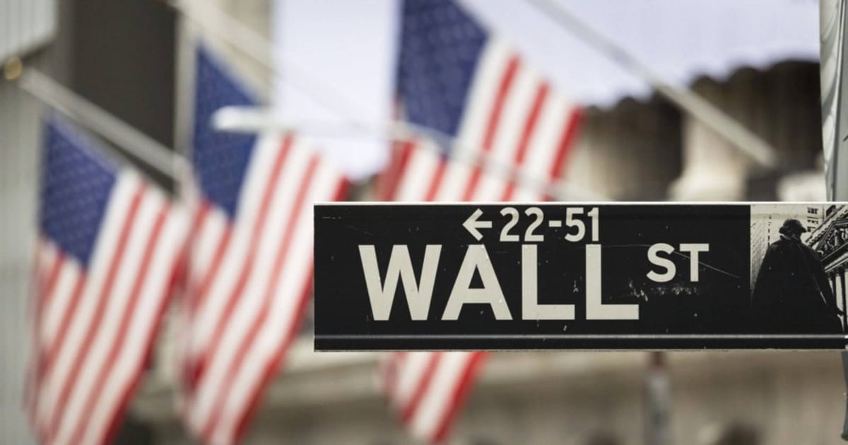 Saham AS jatuh, dolar menguat selepas Fed naikkan kadar faedah