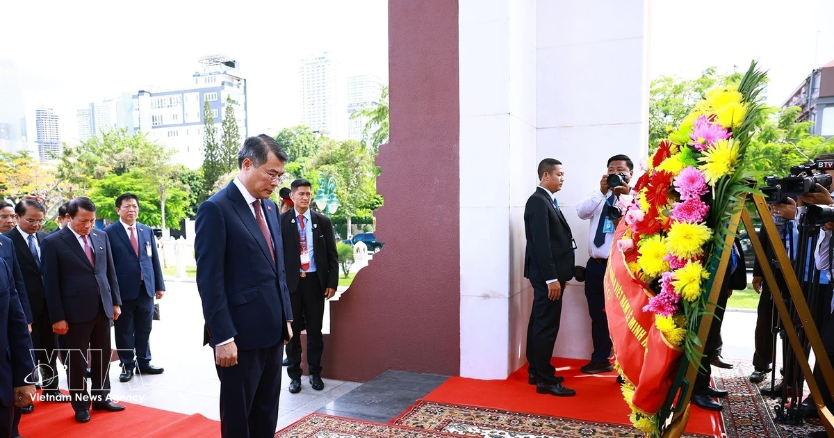 Vietnam PM honors late Cambodian king, deepens bilateral ties