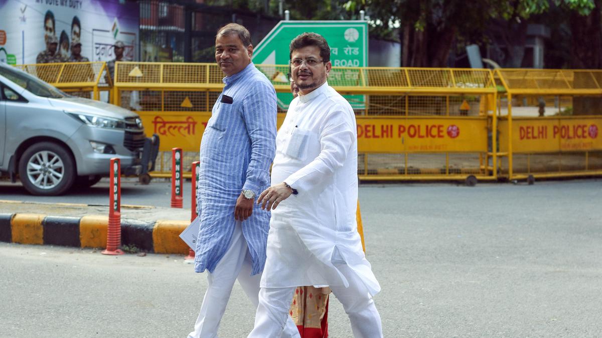 तृणमूल प्रतीक की रक्षा की: रीताब्रत के गुट का दावा