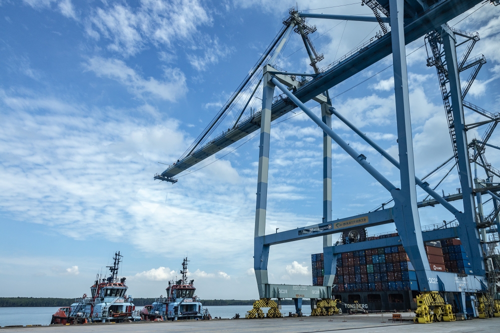 Maritime experts urge tighter monitoring of ship emissions at Malaysian ports