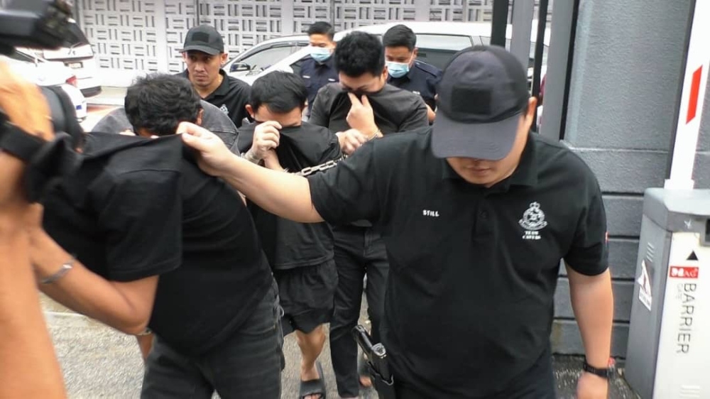 Empat lelaki nafikan tuduhan serangan bom Molotov di kampung Rohingya Kulai
