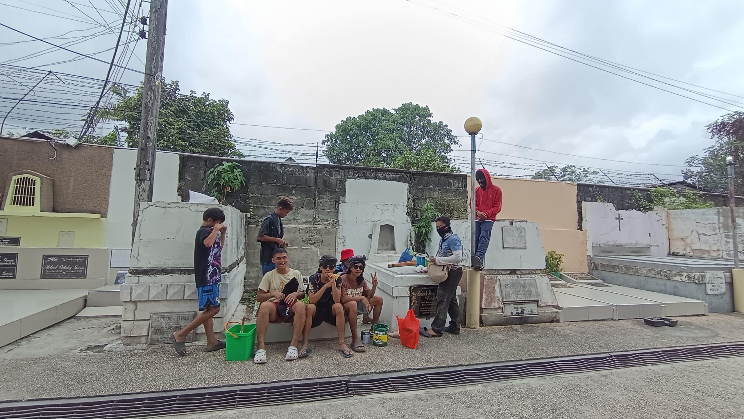 Iligan youth tap All Souls' Day for seasonal income opportunities