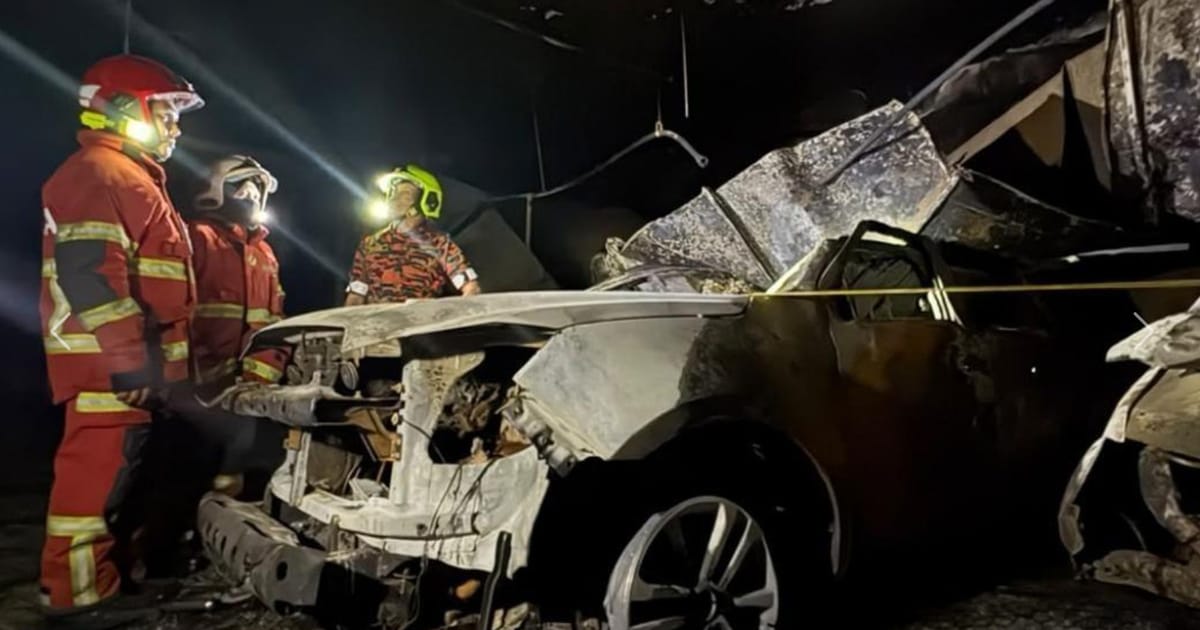Kenderaan 4WD Disyaki Punca Kebakaran di Kompleks Membeli-belah JB