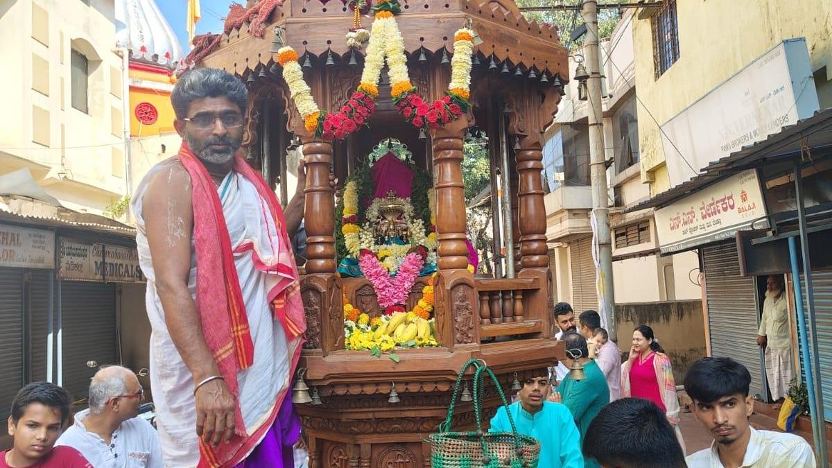 Belagavi families mark Dussehra with traditional deity processions