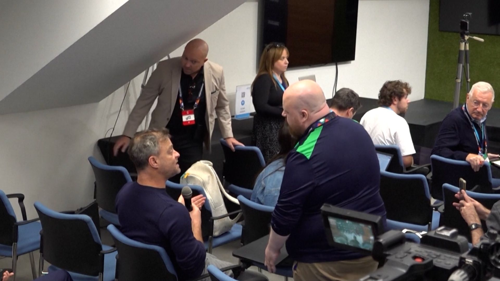 Irish official ends press conference after confrontation with Israeli journalists