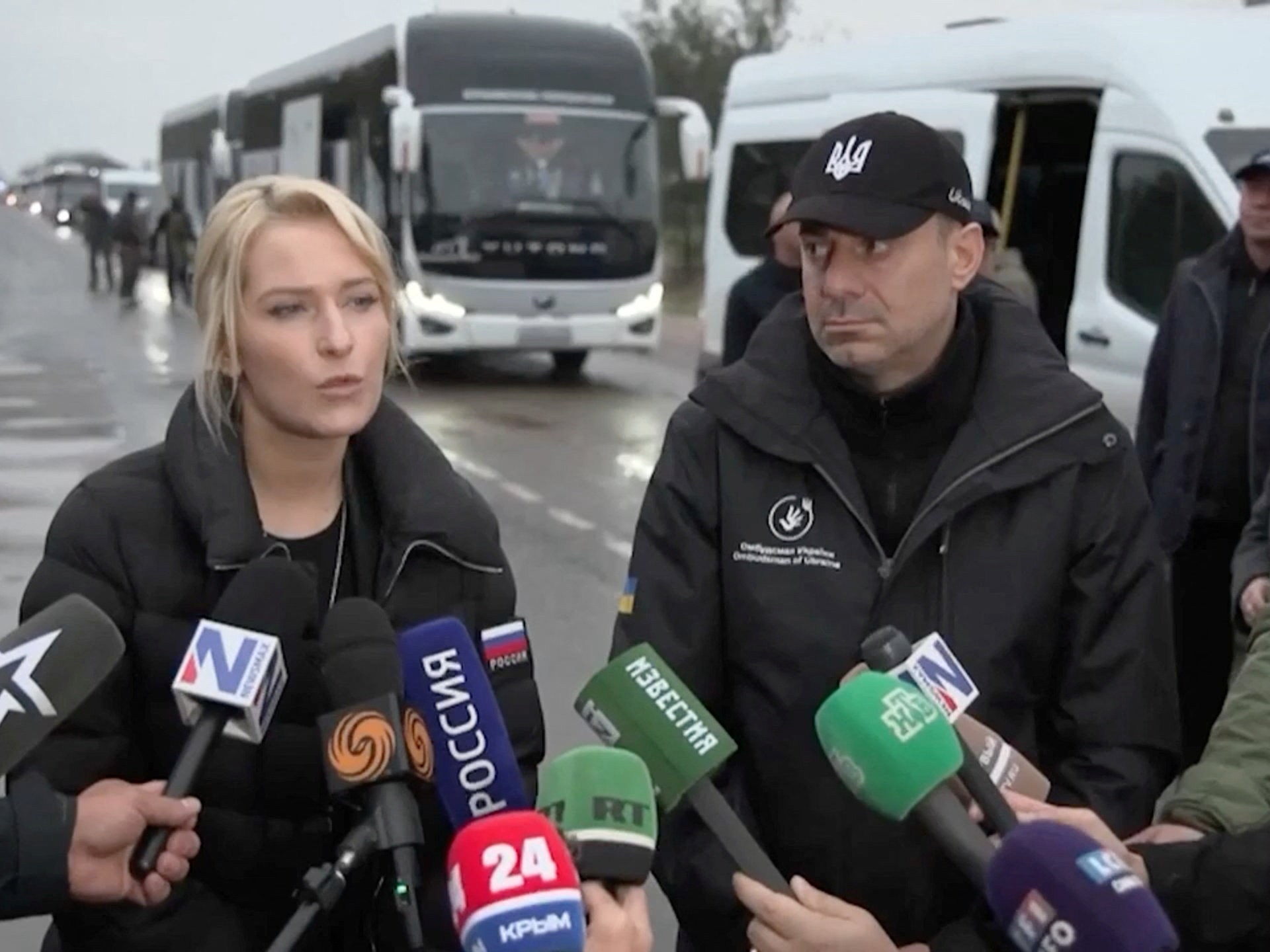 Relief supplies reach Ukrainian town as ceasefire holds