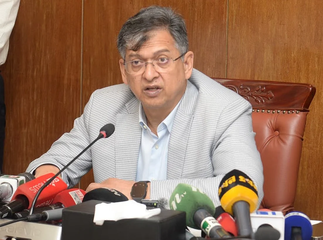 ক্রসফায়ারে শূন্য সহনশীলতা, আইজিপির মন্তব্য অনুপযুক্ত: গৃহমন্ত্রী