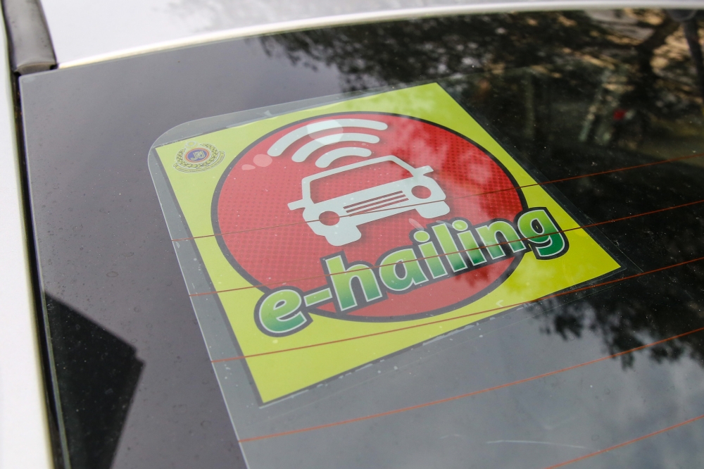 Kerajaan Kaji Model Insurans Bayar-Semasa-Memandu untuk Pemandu E-Hailing