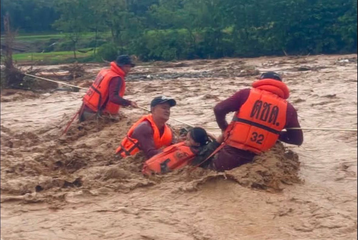 ฝนหนักทำให้น้ำท่วมในจังหวัดน่าน แม่น้ำหลายแห่งเ溢ออก