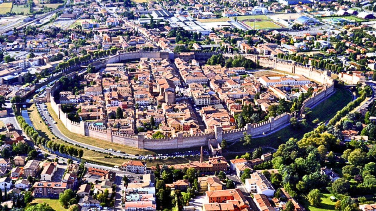 Italian Town Builds New School from 70% Recycled Demolition Waste