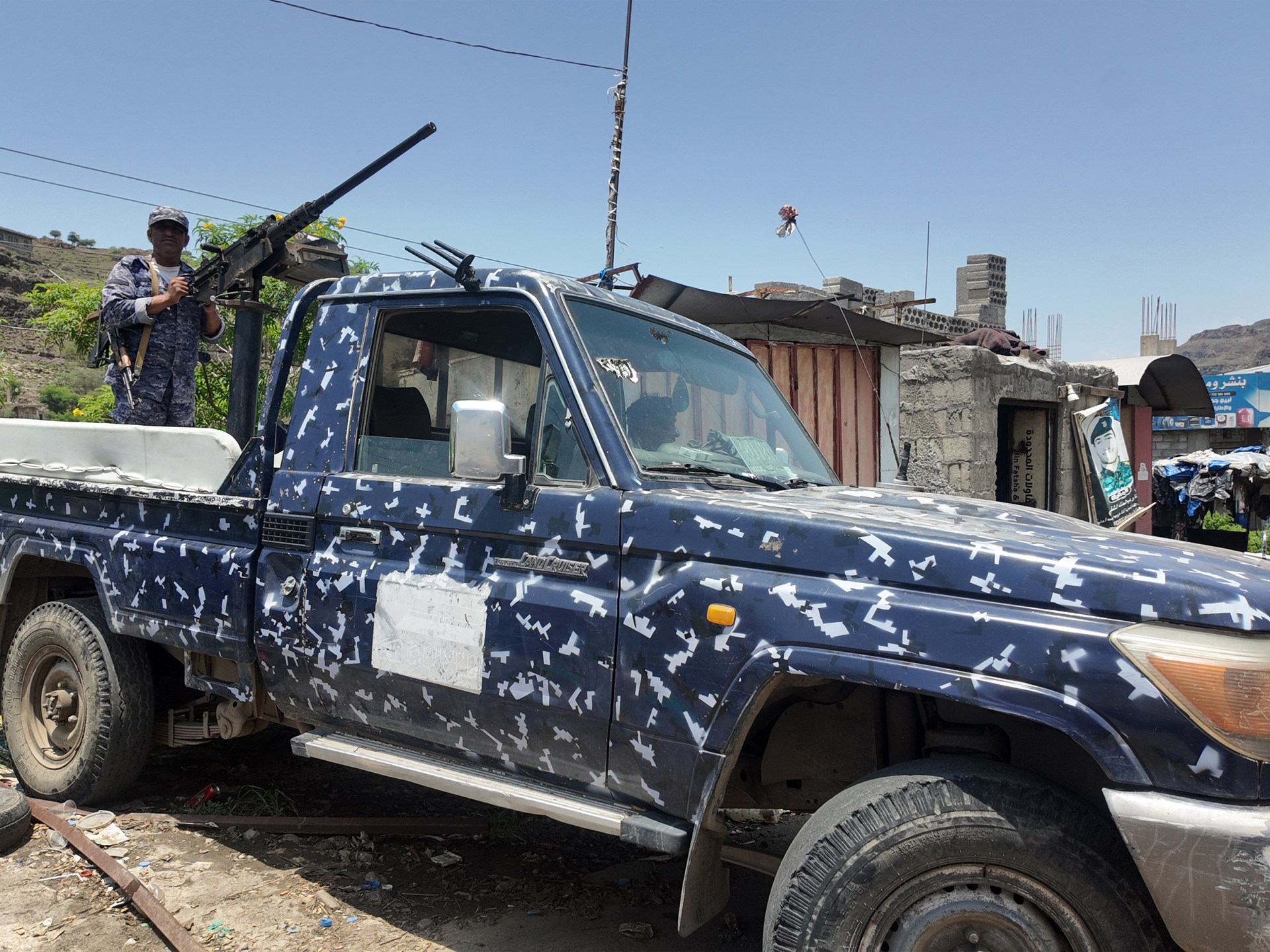 Yemen govt forces seize strategic Mount Qarfan position from Houthis