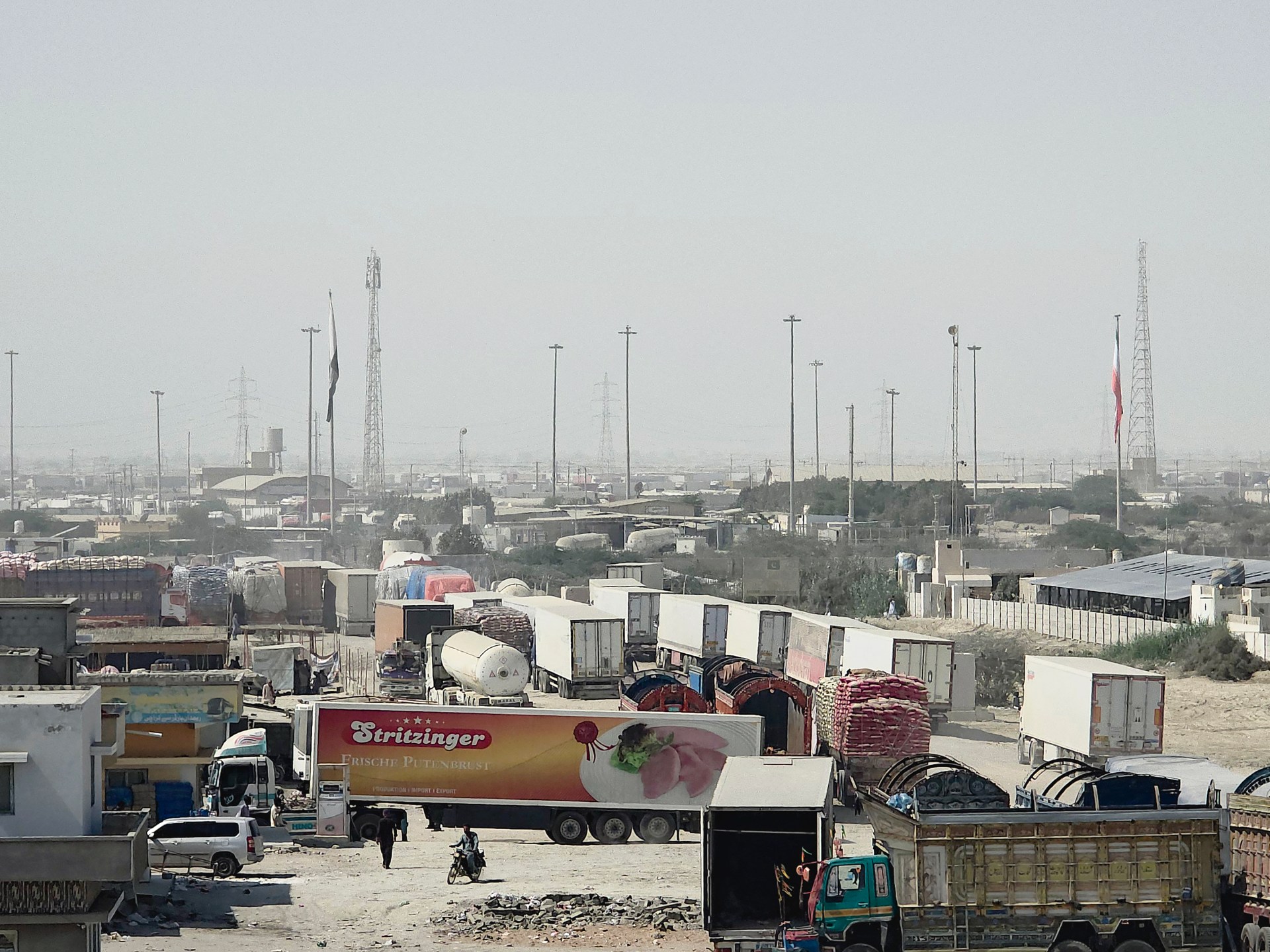 Pakistan-Iran border crossing sees mixed signals after weeklong trade halt