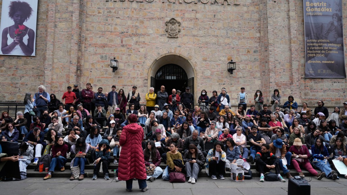 Colombia's President Orders Removal of 'Communist' Art from National Museum