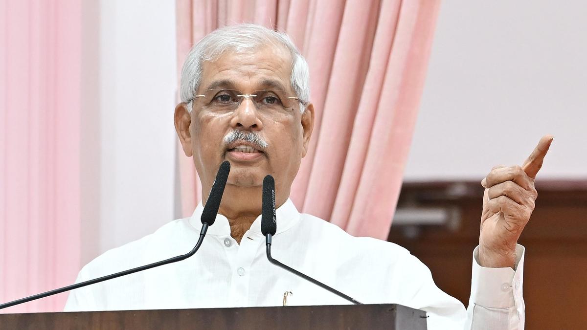Kerala Governor Provides Aid to Collapsed Passerby Near Official Residence