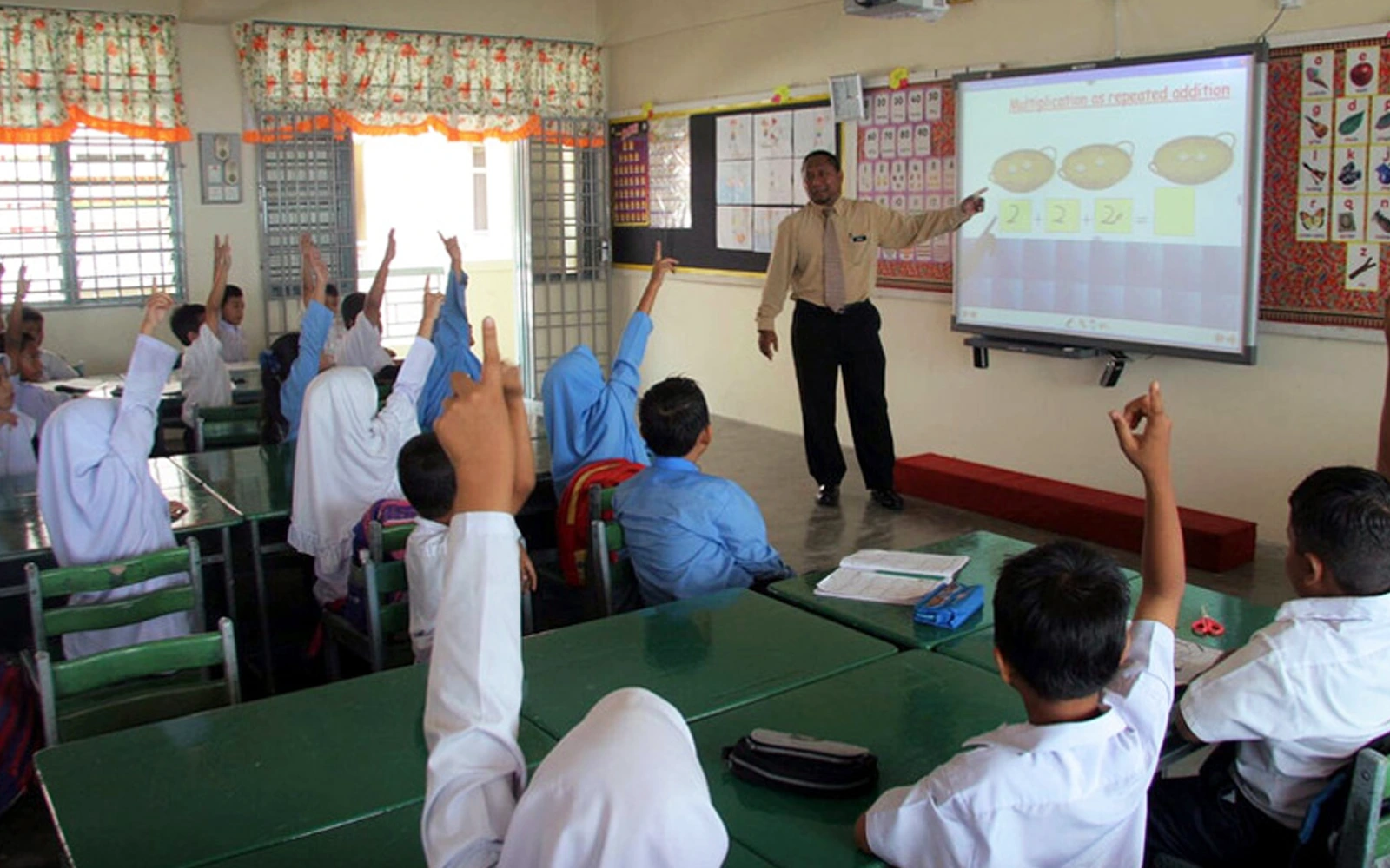 Kerajaan Semak Semula Dasar Perlindungan Pelajar Selepas Bantahan Guru