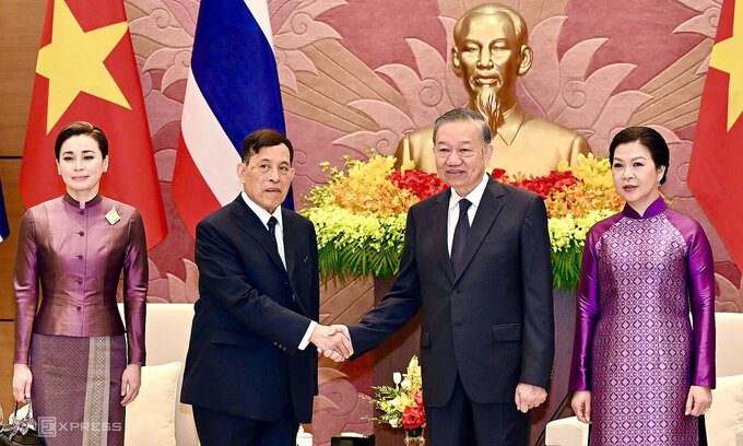 Vietnam, Thailand strengthen ties during Thai king's historic visit