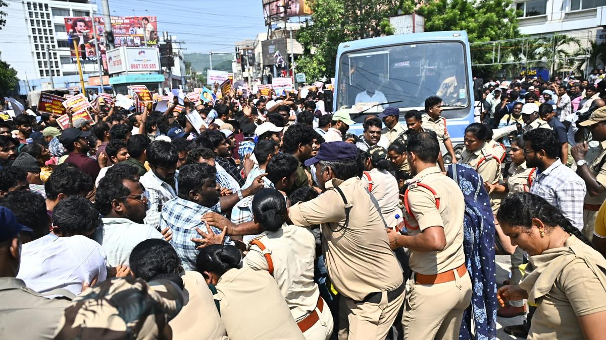 सचिवालय कर्मचारियों का विजयवाड़ा मार्च, धरना चौक पर प्रदर्शन