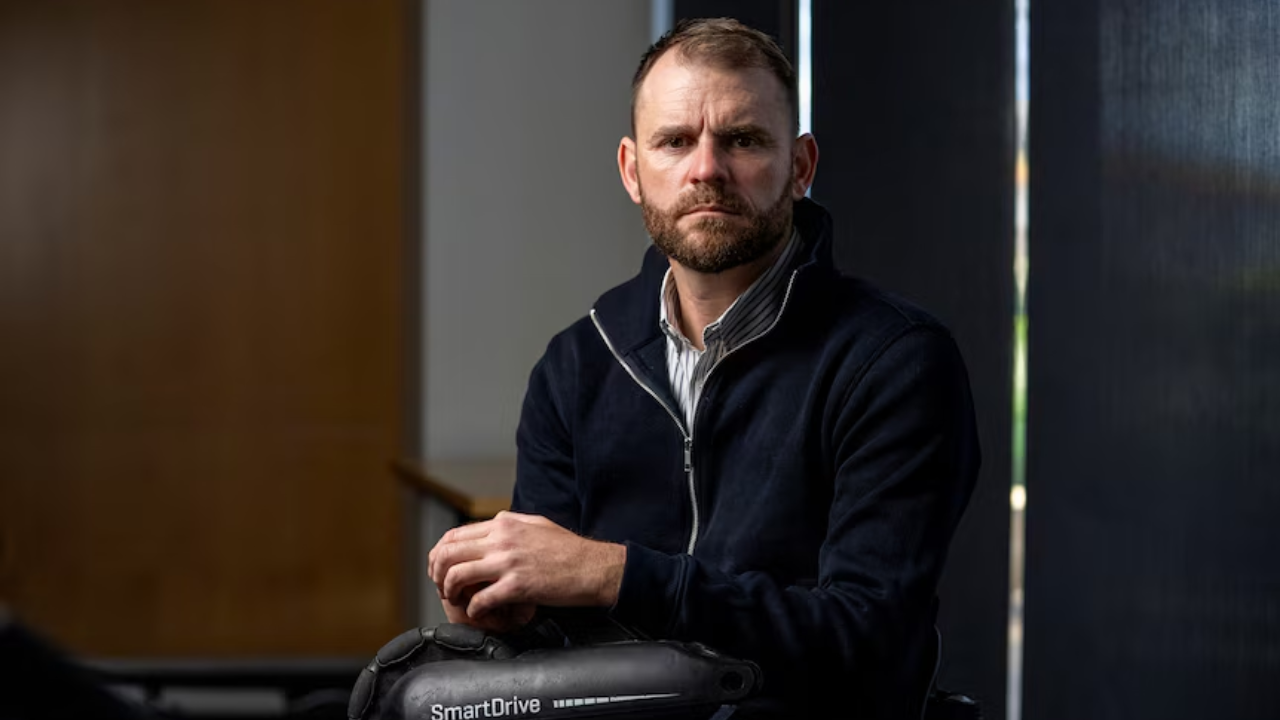 Airline apologises after removing wheelchair user from flight