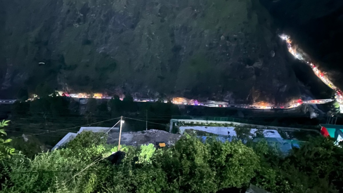 Heavy traffic clogs Himalayan hill stations as long weekend draws crowds
