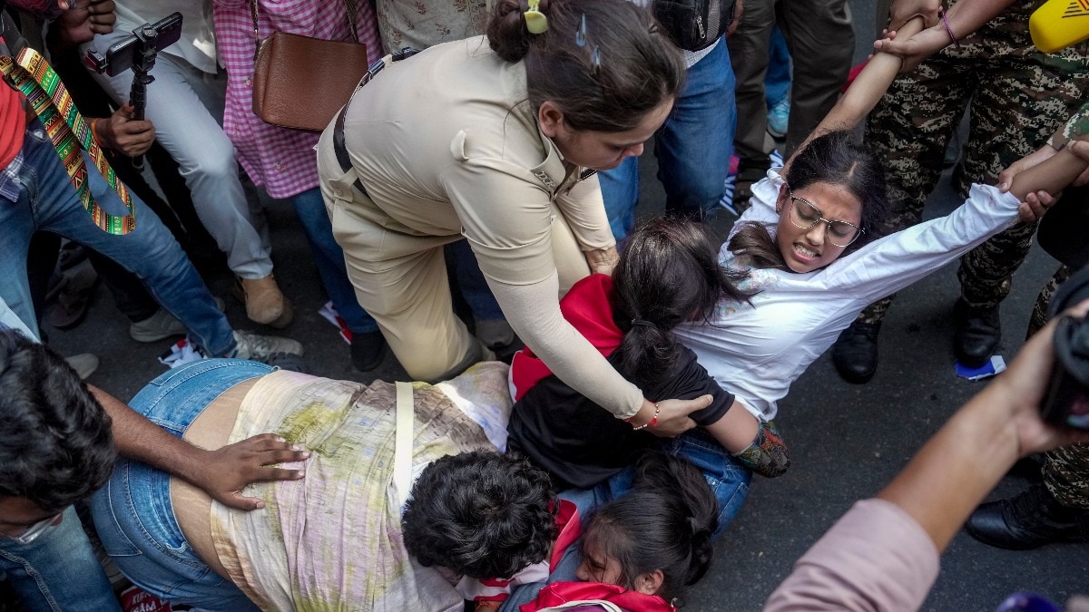 महिला पत्रकारों पर हमले को लेकर सरकार का विवादास्पद बयान