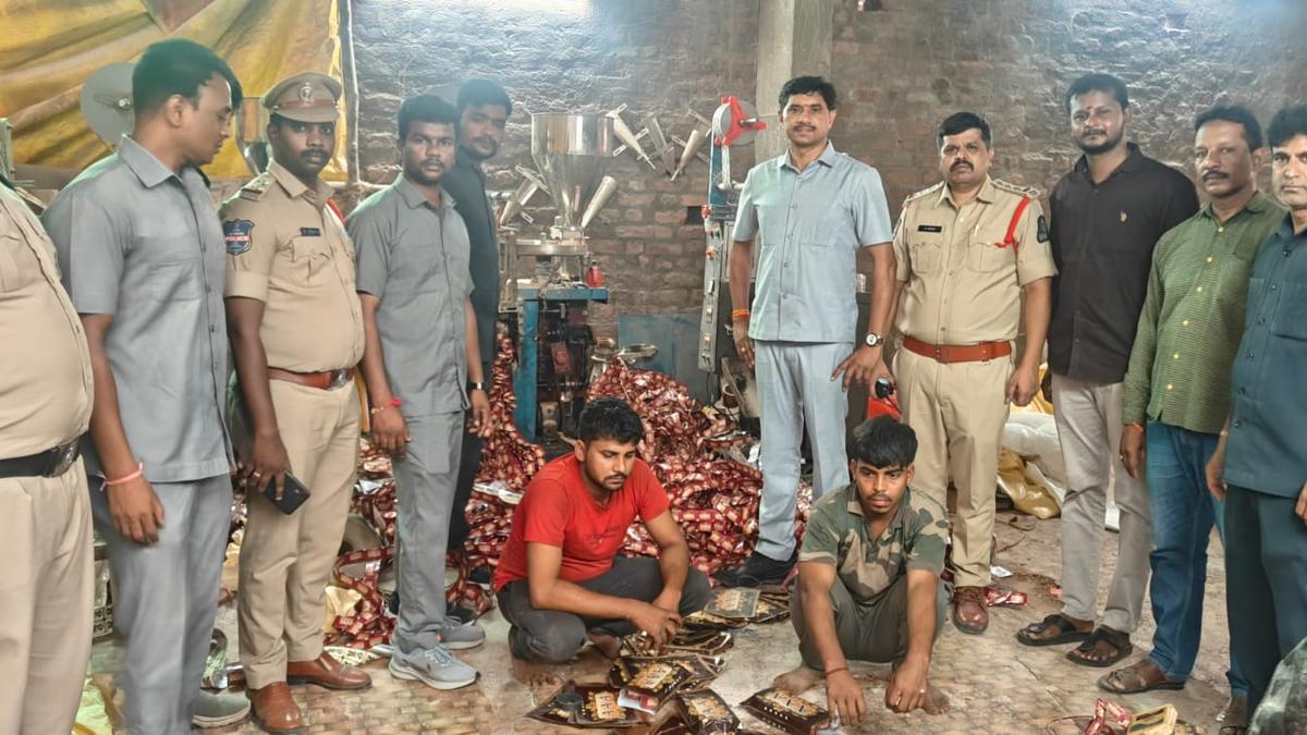 आसिफ नगर में अवैध गुटखा कारखाने पर छापा, 50 लाख रुपये का माल जब्त